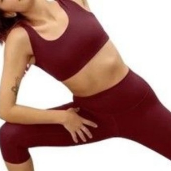 NWT Everlane The Performance Bra in Dark Red - Picture 3 of 13